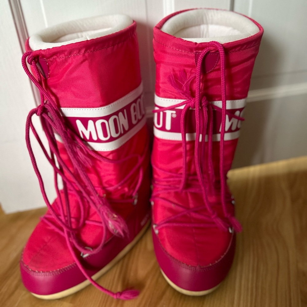 Pink moon boots size 6